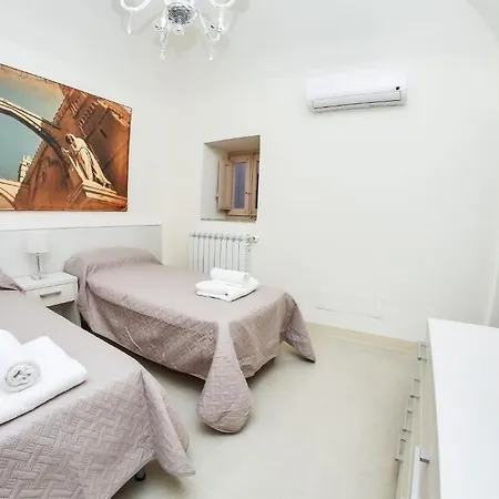 Solemar Sicilia - Monaco Couette-café Palerme